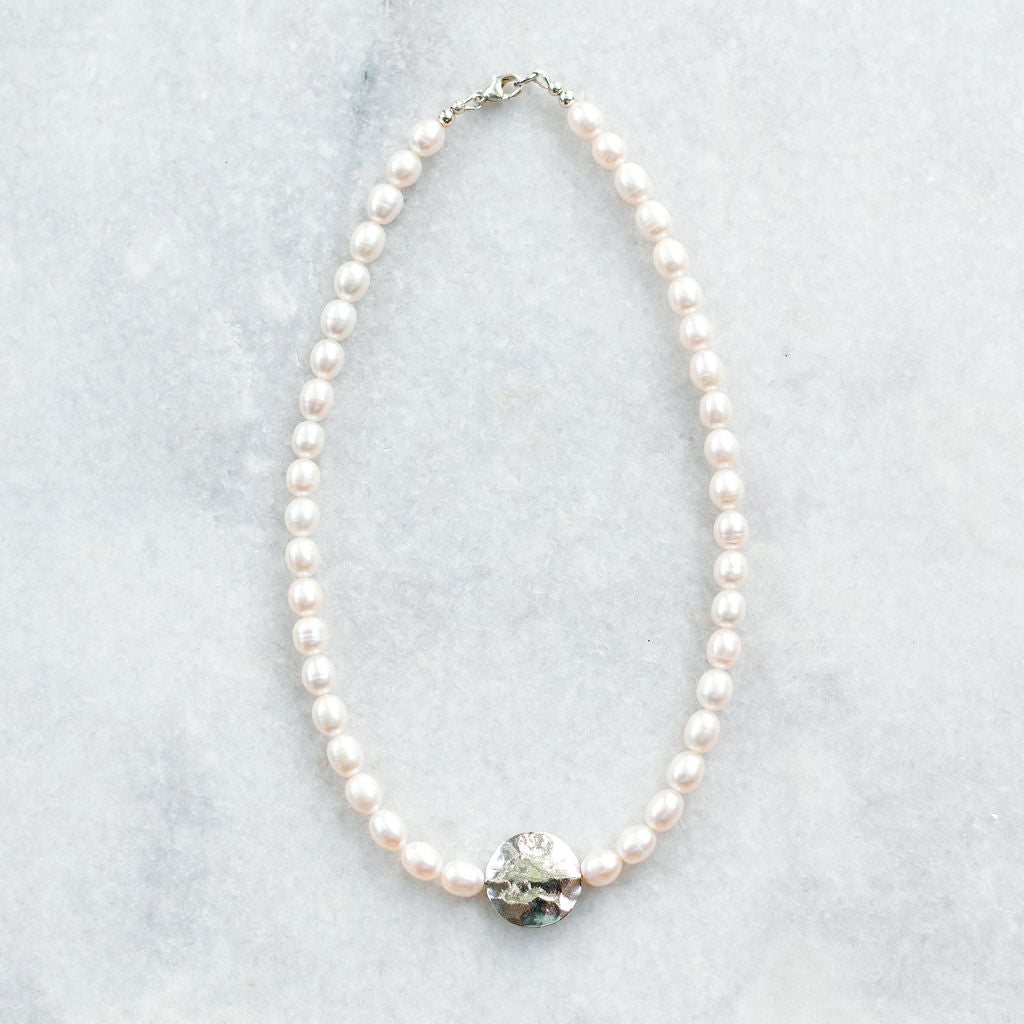 pearl + hammered sterling disc necklace - 18''